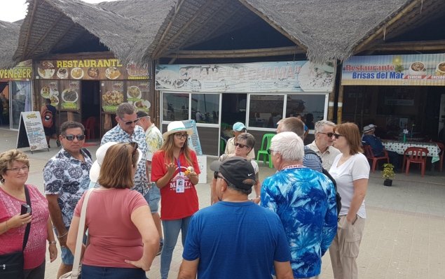 Manta cruise group being briefed