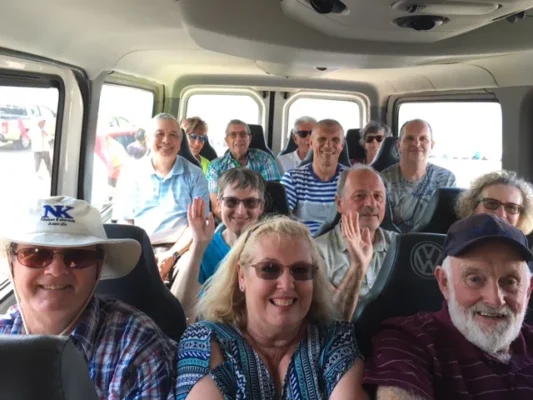 Does Anyone Know a Good Private Tour for Large Families in Manta?